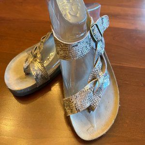 White Mountain Leather Snake Skin Look Toe Loop Sandals - Sz 10